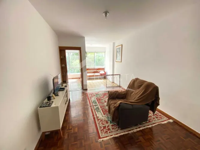 MARAVILHOSO APARTAMENTO DE 3 QUARTOS COM SUÍTE E VAGA DE GARAGEM NO LEME