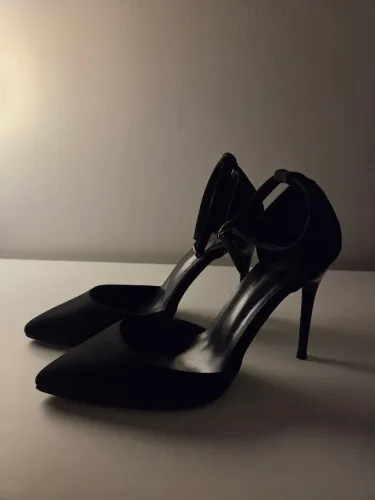 Sandália Preta Scarpin Elegante