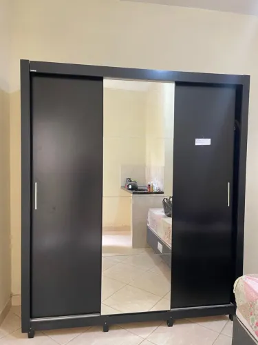 Guarda-roupa usado