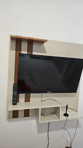 TV 24" WEYON, MUITO NOVA.