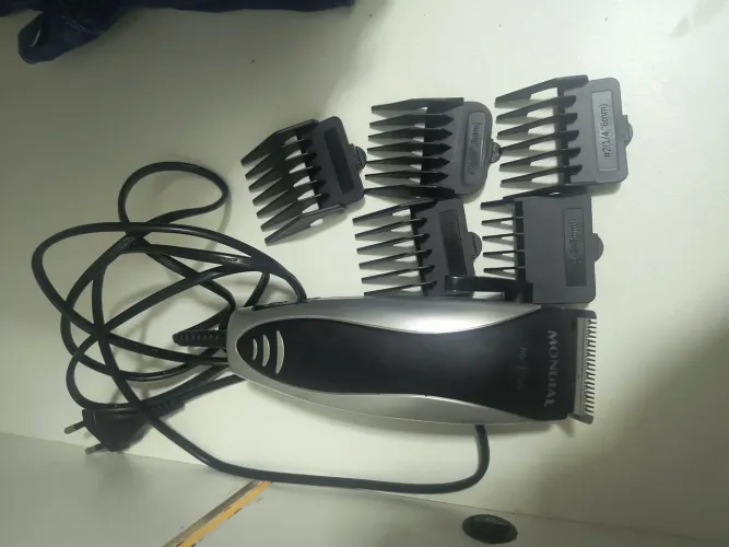 Máquina de cortar cabelo em preço de desapego 