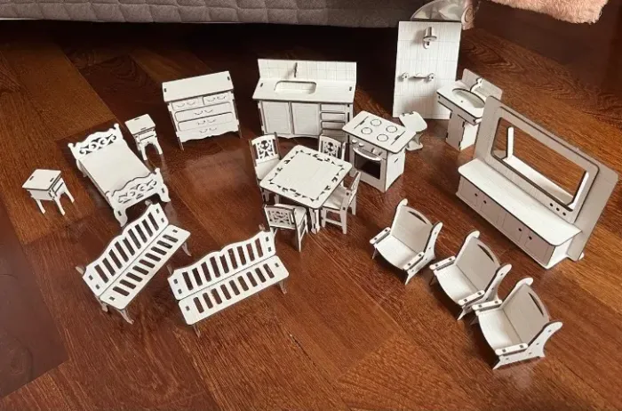 Brinquedos Móveis de Madeira em Miniatura