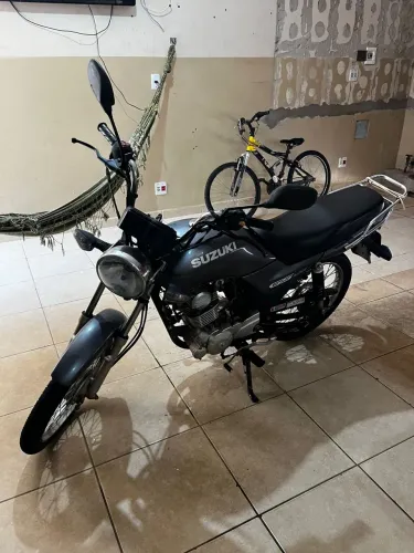 Suzuki GS 120 2017 - Conservada e Econômica