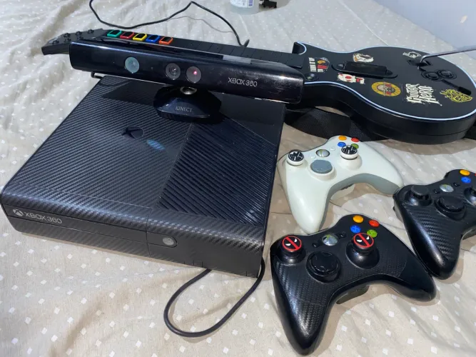 Xbox 360 Rgh 500GB impecável com Guitarra neversoft, Kinect e acessórios originais 