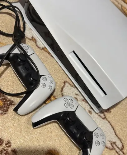 Playstation 5 Fat 825 Gigas Com Dois Controles e Jogos Na Mídia digital