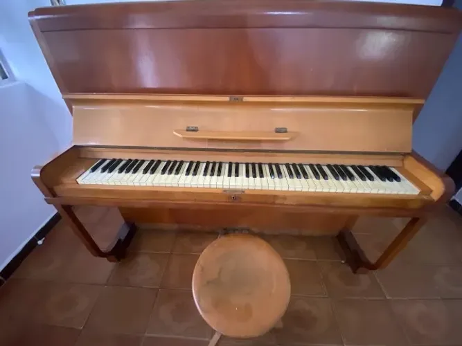 Piano schwartzmann em ótimo estado