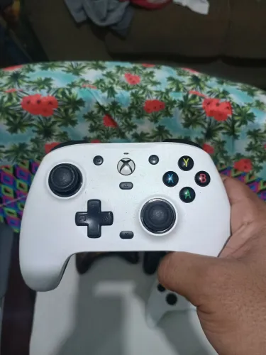 Controles. Game sir 200. Xbox séries s 200. Ps4150. Xbox 360 de colecionador 200