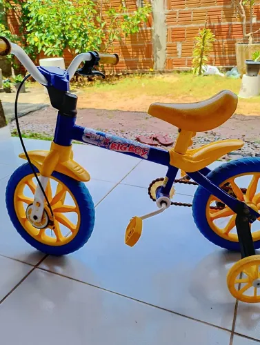 Vendo bicicleta infantil para crianças de até 5 anos
