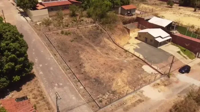 Terreno 835m² na Av. Josué Moura Santos - Aroeiras