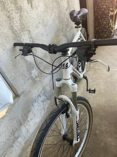 bike high one com suspensão spinner 300