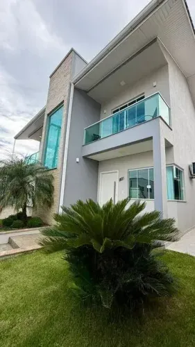 Casa de Alto Padrão com 3 dormitórios em Campos Nóvos SC