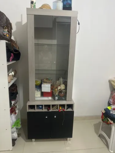 Vendo uma cristaleira