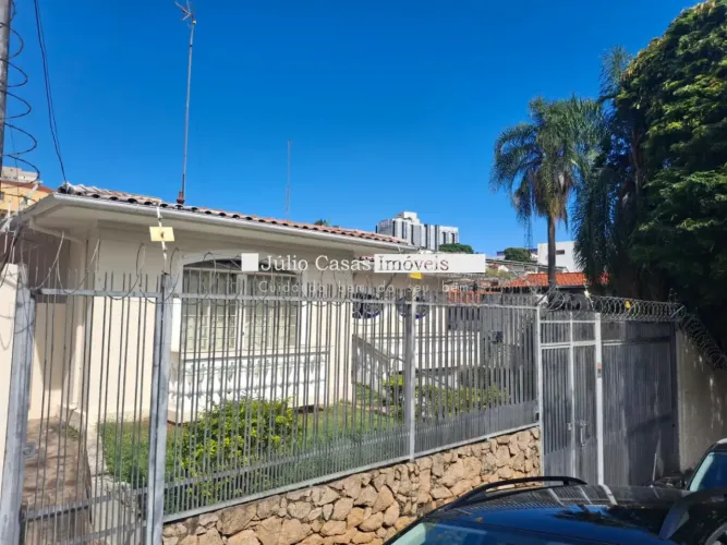 Casa com 5 Dormitórios (2 suítes), Área gourmet, Quintal Arborizado e Garagem Ampla