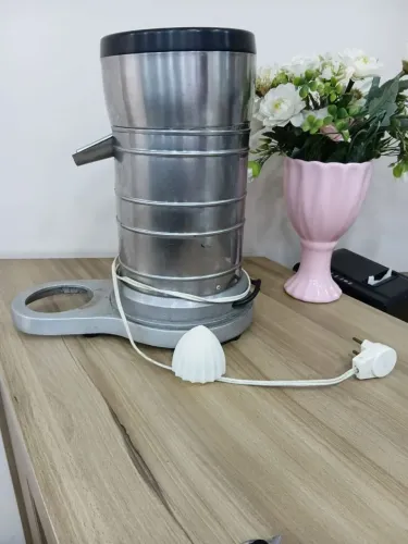 Espremedor de laranja industrial em Inox