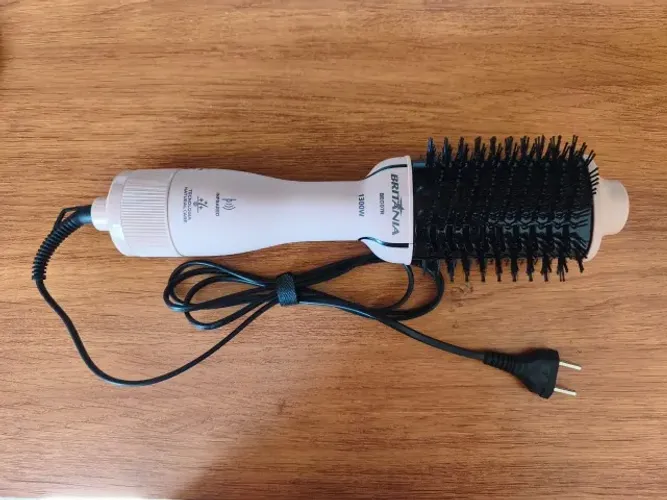 Escova Secadora Britânia Soft 4 em 1 1300W BEC07R Bivolt