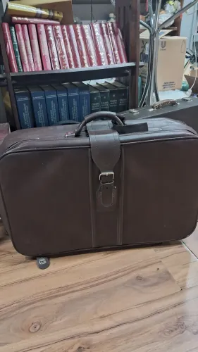 Mala de viagem antiga medidas 75x45x18 uso ou decoração 