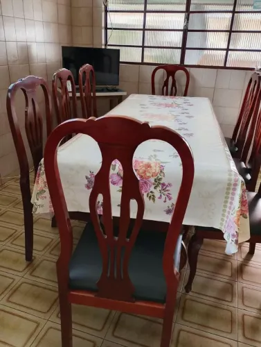 Mesa mogno maciça 8 cadeiras