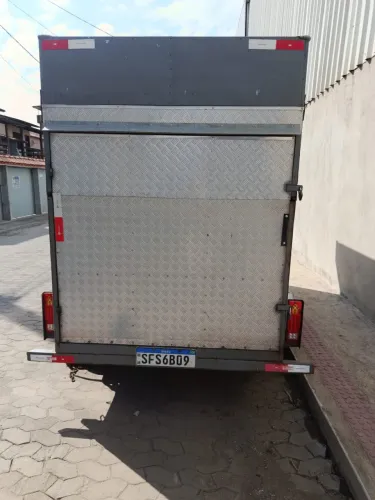 Reboque truckado alumínio  2 eixos 