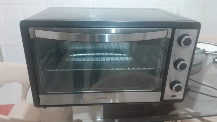 Vendo forno elétrico muito novo!