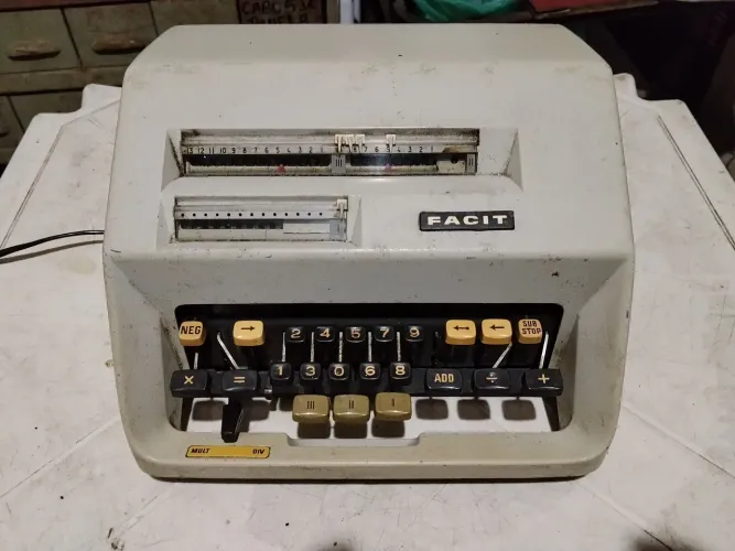 CALCULADORA SUÉCA FACIT CA1-13 VINTAGE