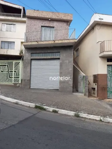 Casa assobradada à venda no Parque São Domingos