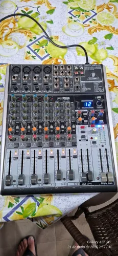 Vendo Mesa de Som Behringer