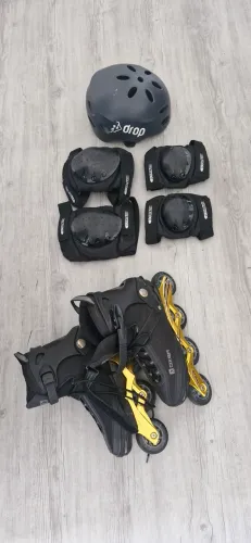 Patins 40/42 + proteções + capacete