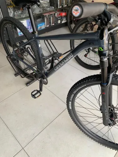 Bicicleta canodele trail 5 tamanho 17 kit deore cubos arc já com tubless 
