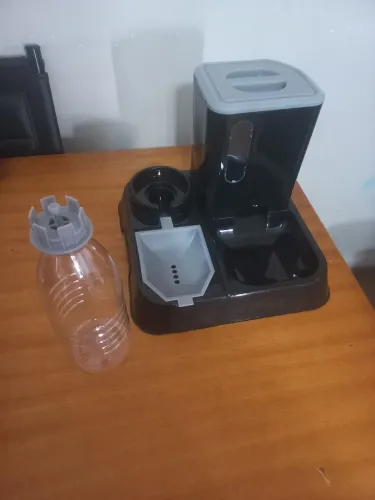 Toca e Porta Ração e água para Gatos