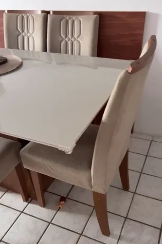 Mesa com tampo de vidro 6 cadeiras