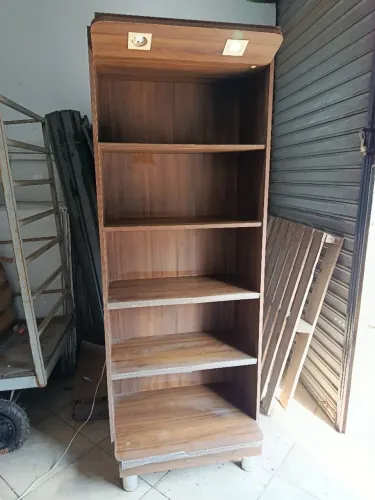 Estante expositora em MDF