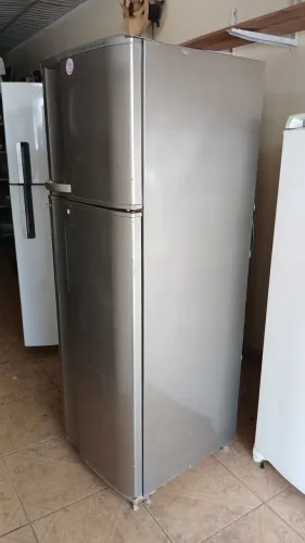 Geladeira Duplex normal gelando super bem com garantia de 3 meses e entrega grátis
