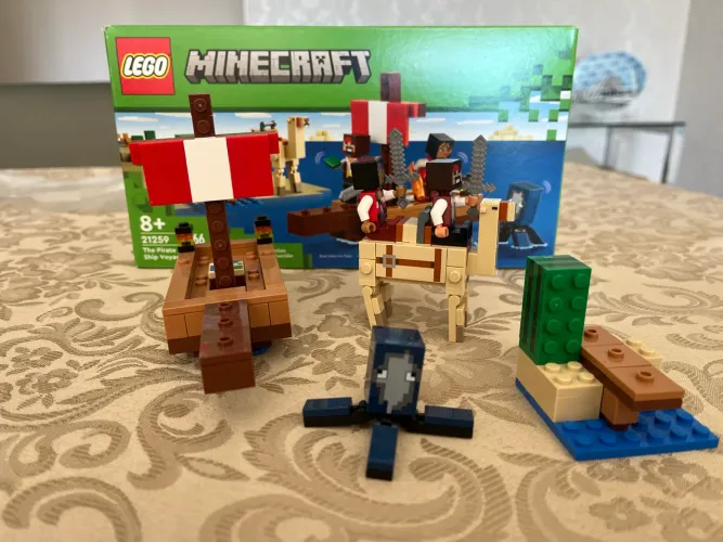 Lego Minecraft The pirate ship Voyage 