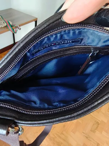 Bolsa Tommy Hilfiger original, pequena, cores bege, branco e marrom, muito barata