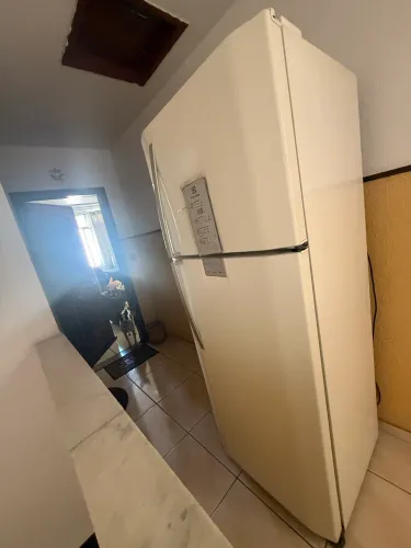 Vendo Geladeira Electrolux Frost Free em bom estado, gelando perfeitamente.