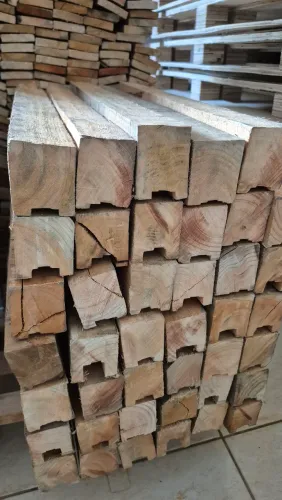 Tocos de paletes, medida 0.60cm, valor 2.00 reais cada, entrega rápida com taxa de entrega
