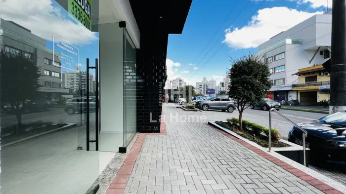Sala térrea com 110,00m² localizada no bairro Vila Nova para locação e venda, Blumenau