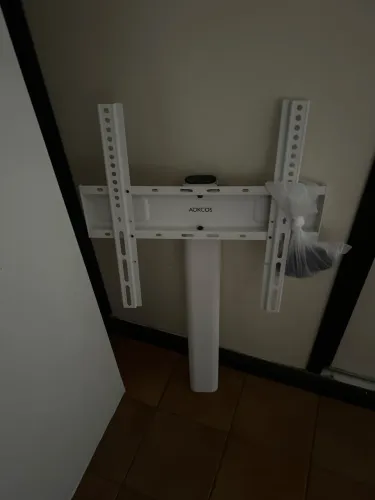 Vendo suporte em fibra de vidro para Tvs importado branco fibra de vidro novo na caixa