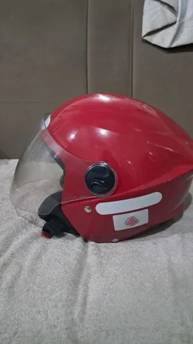 Capacete Aberto Vermelho com Viseira - Bom Estado