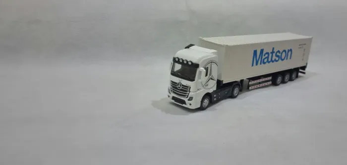 Carreta container + cavalo em metal- coleção 