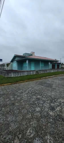 Vendo casa em Balneário Arroio Do Silva com ótima localização