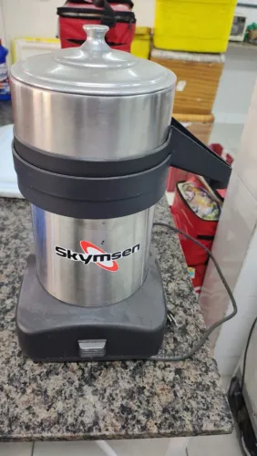 Extrator De Suco Inox Skymsen 0,25cv ES Bivolt<br><br>Preço novo<br><br>R$420,00
