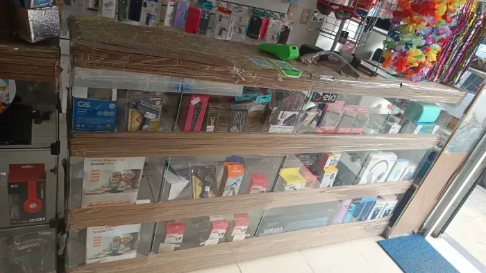 Loja Completa à Venda - Estoque + Móveis + Vitrines + Expositores - Pronta para Trabalhar