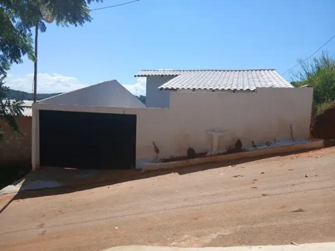 Casa de 03 quartos no bairro Vale das acácias.