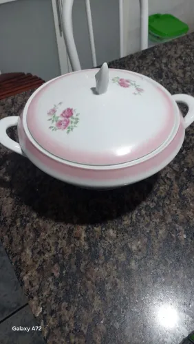 Louças de porcelanas com mais de 50 anos