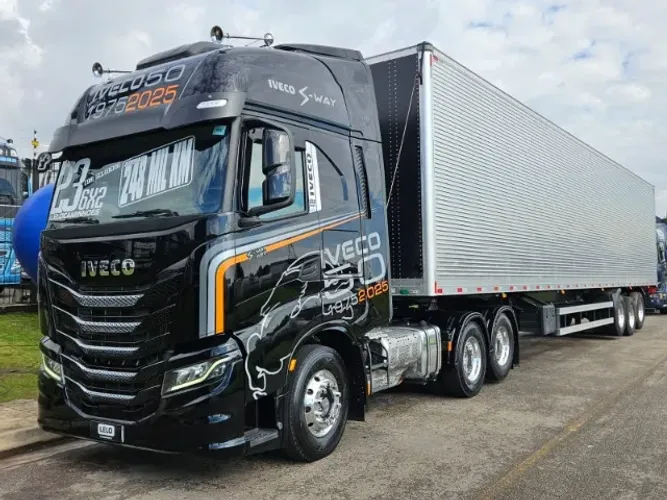 Iveco S-way 480 6x2 Ano 2023 Suspensão Mola Baixo Km Carreta Baú Facchini Ano 2026 0km