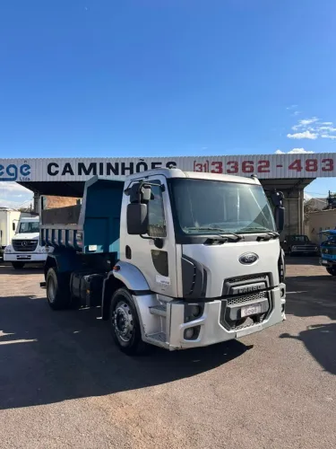 Ford Cargo 1719 ano 2012/2013 Basculante Excelente estado