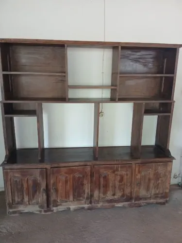 Estante de sucupira