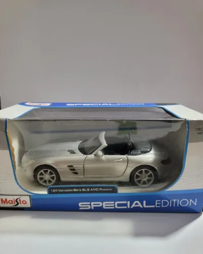 Miniatura 1:24 Mercedes Benz SLS AMG roadster  Maisto