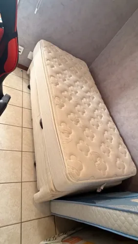 Cama solteiro, com baú e cama auxiliar